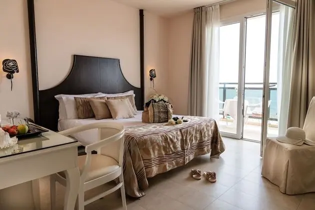 Deluxe Tek Büyük Yataklı Oda, 1 Büyük (Queen) Boy Yatak, Deniz Manzaralı, Denize Sıfır