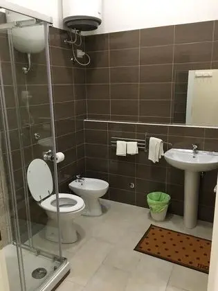 Basic Üç Kişilik Oda (Brown)