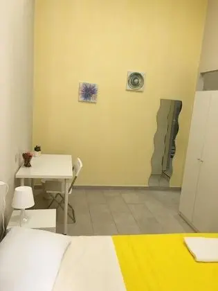 Tek Büyük Yataklı Oda (Yellow)