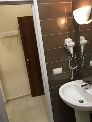 Tek Büyük Yataklı Oda (Yellow)