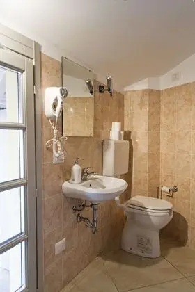 Üç Kişilik Oda, Balkon