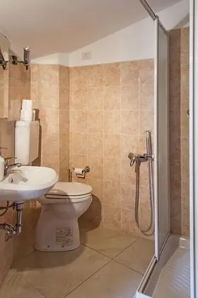 Üç Kişilik Oda, Balkon