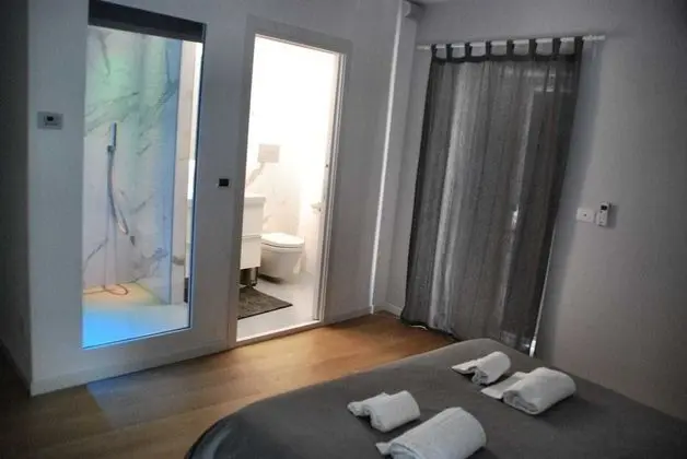 Deluxe Tek Büyük Yataklı Oda (World)