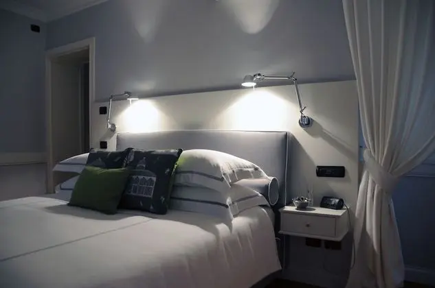 Junior Süit, 1 Büyük (Queen) Boy Yatak, Sigara İçilmez, Banyolu/Duşlu