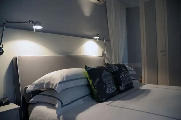 Junior Süit, 1 Büyük (Queen) Boy Yatak, Sigara İçilmez, Banyolu/Duşlu