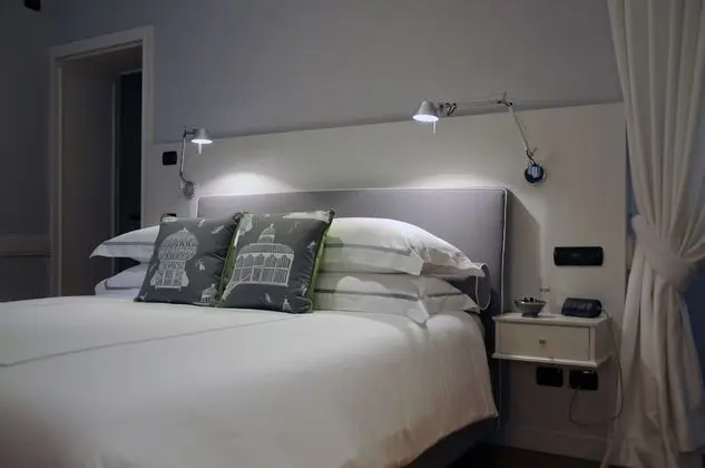 Junior Süit, 1 Büyük (Queen) Boy Yatak, Sigara İçilmez, Banyolu/Duşlu