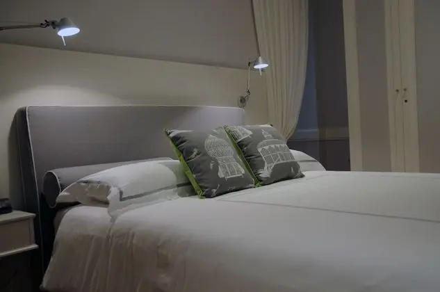 Junior Süit, 1 Büyük (Queen) Boy Yatak, Sigara İçilmez, Banyolu/Duşlu