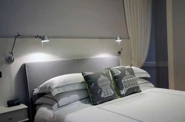 Junior Süit, 1 Büyük (Queen) Boy Yatak, Sigara İçilmez, Banyolu/Duşlu