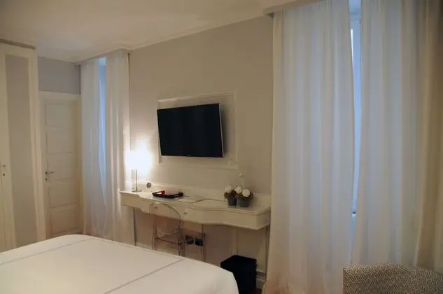 Junior Süit, 1 Büyük (Queen) Boy Yatak, Sigara İçilmez, Banyolu/Duşlu