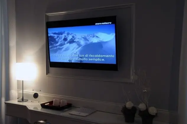 Junior Süit, 1 Büyük (Queen) Boy Yatak, Sigara İçilmez, Banyolu/Duşlu