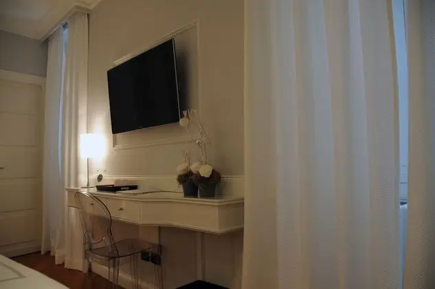 Junior Süit, 1 Büyük (Queen) Boy Yatak, Sigara İçilmez, Banyolu/Duşlu