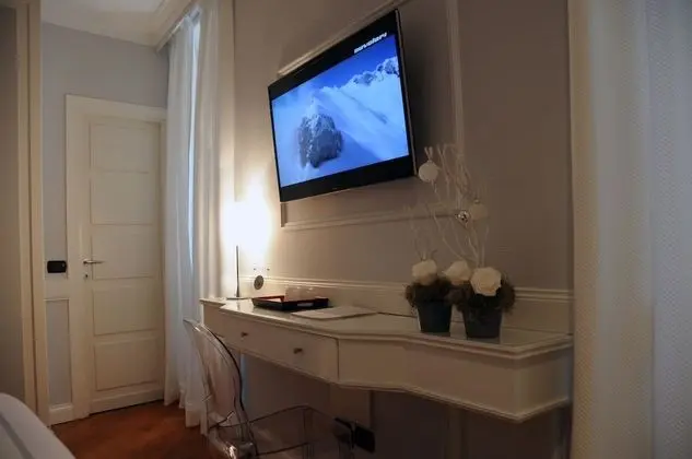 Junior Süit, 1 Büyük (Queen) Boy Yatak, Sigara İçilmez, Banyolu/Duşlu