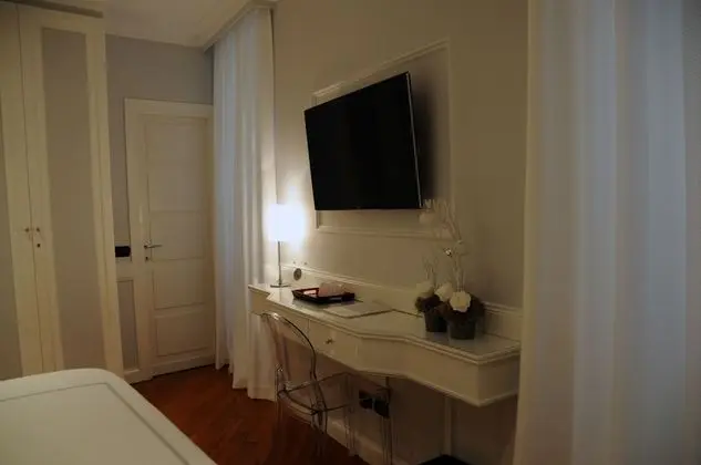 Junior Süit, 1 Büyük (Queen) Boy Yatak, Sigara İçilmez, Banyolu/Duşlu