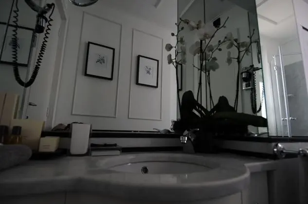 Junior Süit, 1 Büyük (Queen) Boy Yatak, Sigara İçilmez, Banyolu/Duşlu