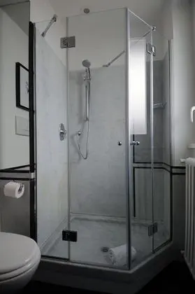 Junior Süit, 1 Büyük (Queen) Boy Yatak, Sigara İçilmez, Banyolu/Duşlu