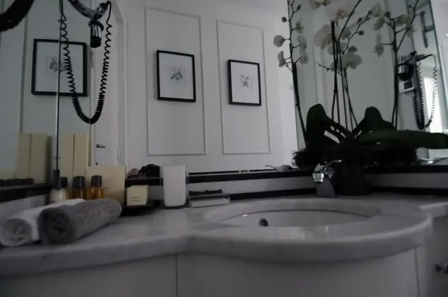 Junior Süit, 1 Büyük (Queen) Boy Yatak, Sigara İçilmez, Banyolu/Duşlu