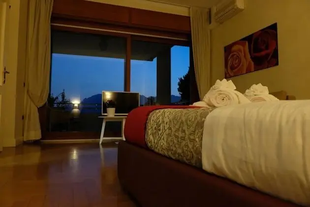 Dört Kişilik Oda, Deniz Manzaralı