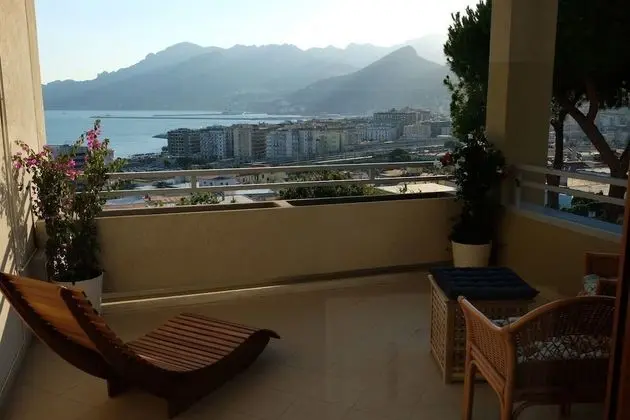 Dört Kişilik Oda, Deniz Manzaralı