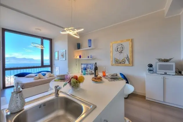 Honeymoon Stüdyo, 1 Çift Kişilik Yatak ve Çekyat, Göl Manzaralı, Bahçeli (Suite on The Lake)