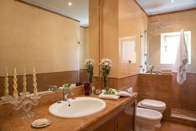Deluxe Üç Kişilik Oda