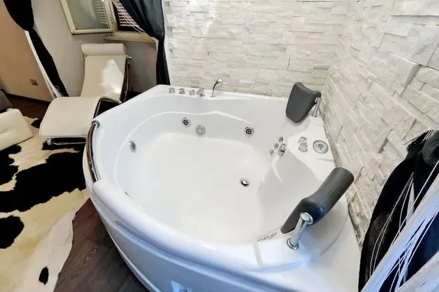 Superior Süit, Sıcak Su Havuzu