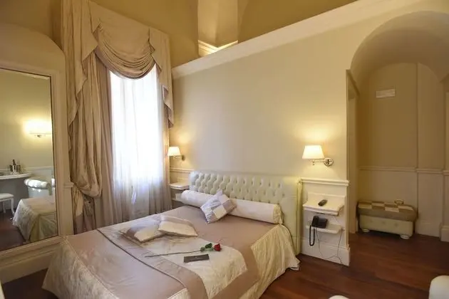Superior Büyük Yataklı Tek Kişilik Oda, Şehir Manzaralı