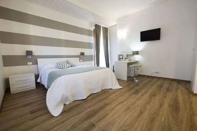 Exclusive Tek Büyük Yataklı Oda