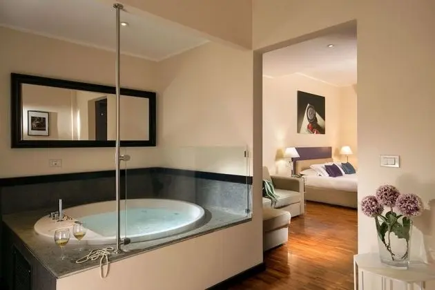 Süit, Sıcak Su Küveti