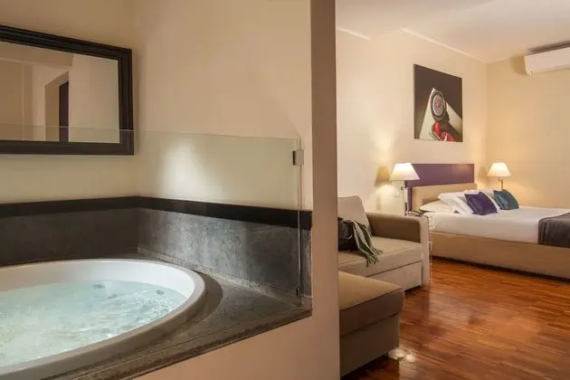 Süit, Sıcak Su Küveti