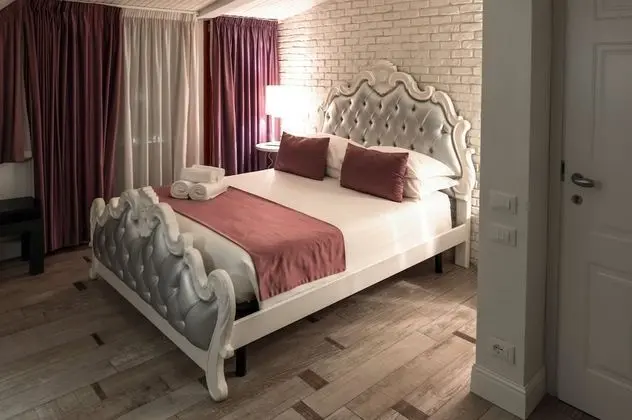 Tek Büyük Yataklı Oda, Jakuzi, Şehir Manzaralı (Violet)