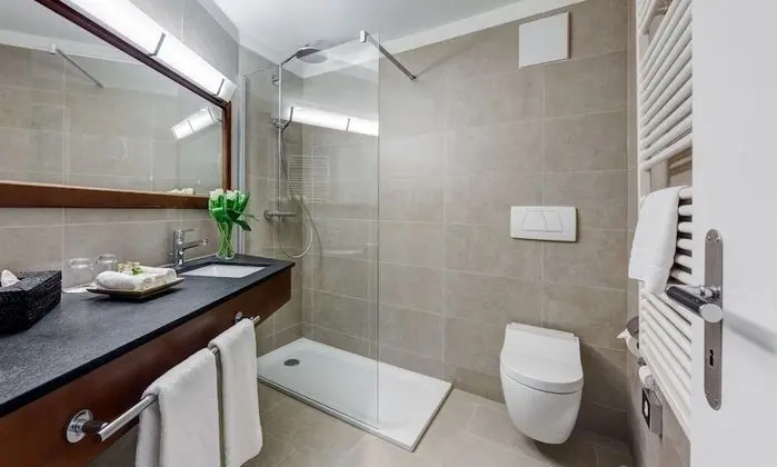 Tek Büyük Yataklı Oda, Balkon