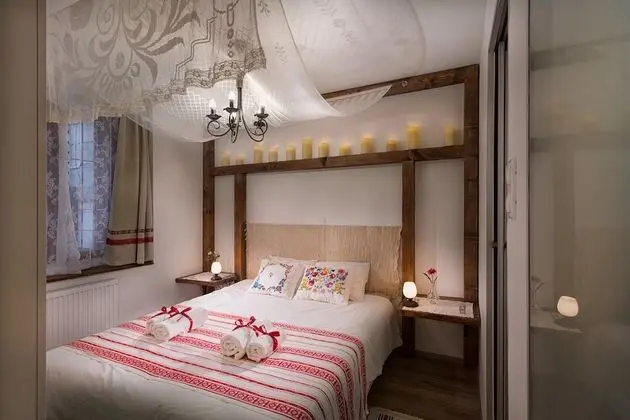 Traditional Apart Daire, Zemin Kat