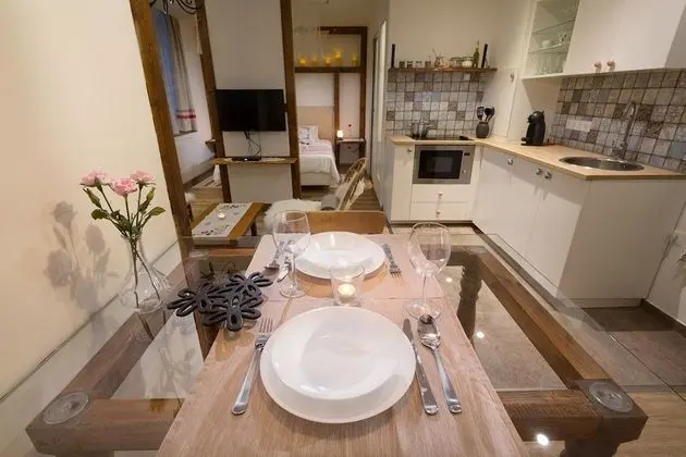 Traditional Apart Daire, Zemin Kat