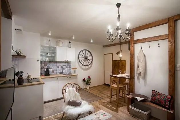 Traditional Apart Daire, Zemin Kat