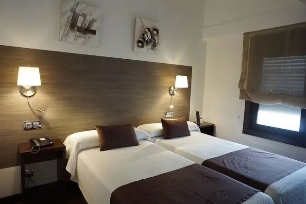 Tek Büyük Yataklı Oda, 2 Tek Kişilik Yatak
