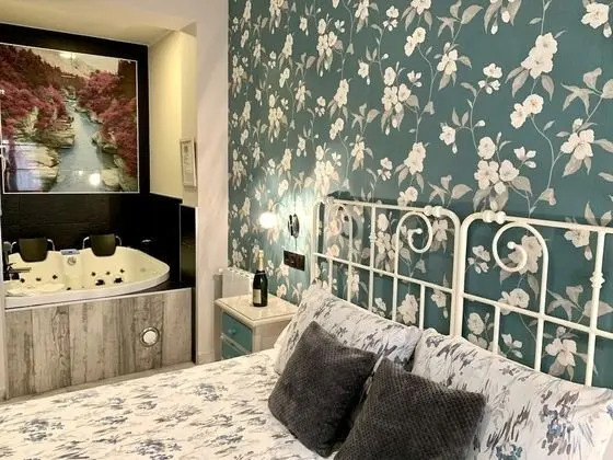 Süit, Sıcak Su Havuzu