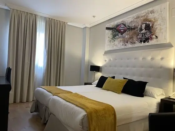 Büyük Yataklı Tek Kişilik Oda