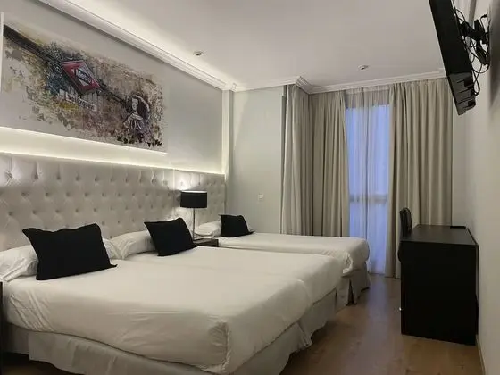 Üç Kişilik Oda
