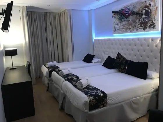 Üç Kişilik Oda