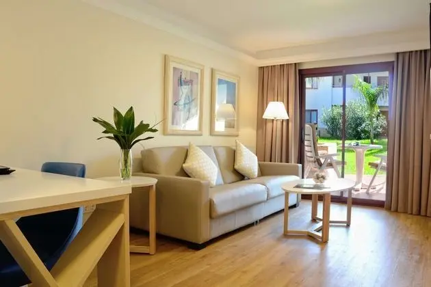 Suite (1 Adult + 2 Children)