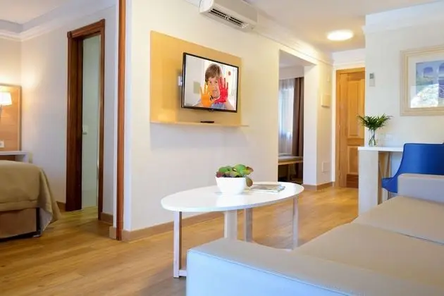 Suite (1 Adult + 2 Children)