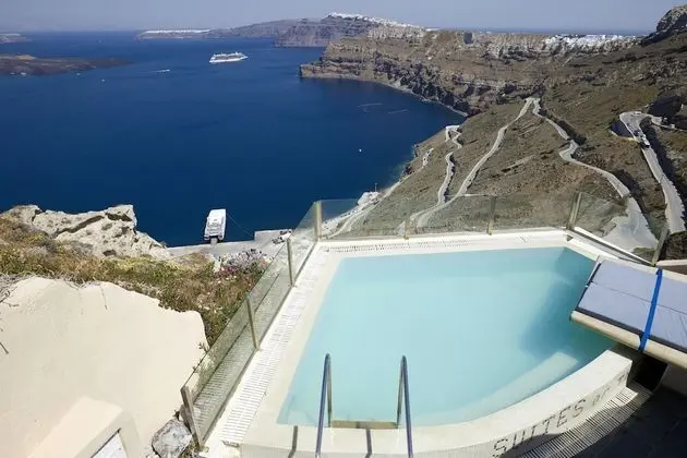 Cave Suite outdoor private pool, Caldera View