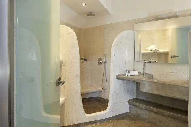 Cave Suite outdoor private pool, Caldera View