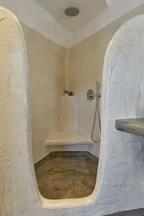 Cave Suite outdoor private pool, Caldera View