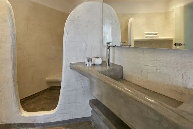 Cave Suite outdoor private pool, Caldera View