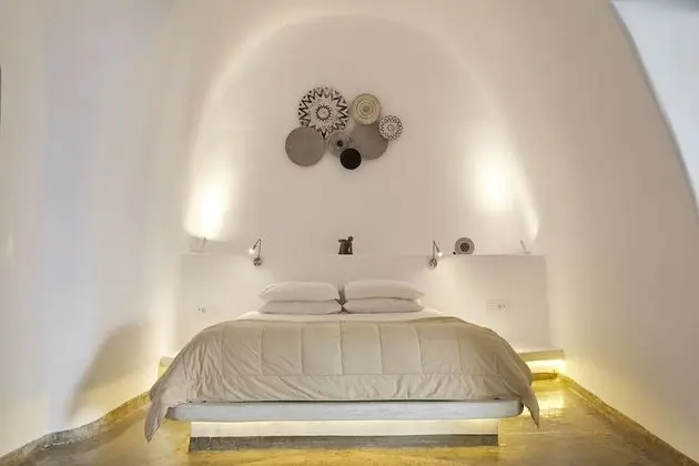 Gods Divine Suite indoor pool with hot tub and Caldera View