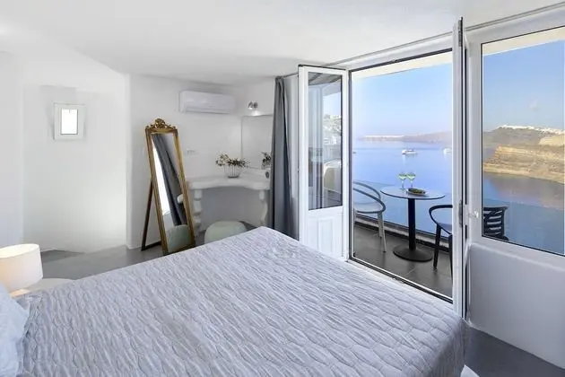 Grand Maisonette Caldera View