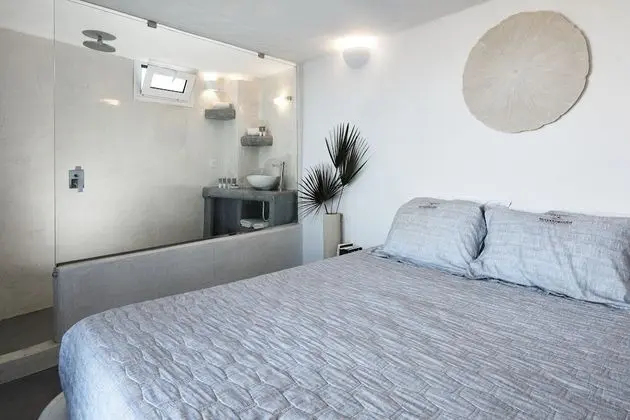 Grand Maisonette Caldera View