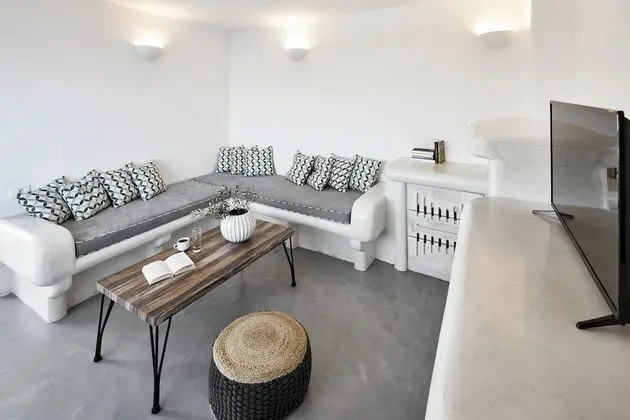 Grand Maisonette Caldera View