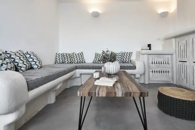 Grand Maisonette Caldera View